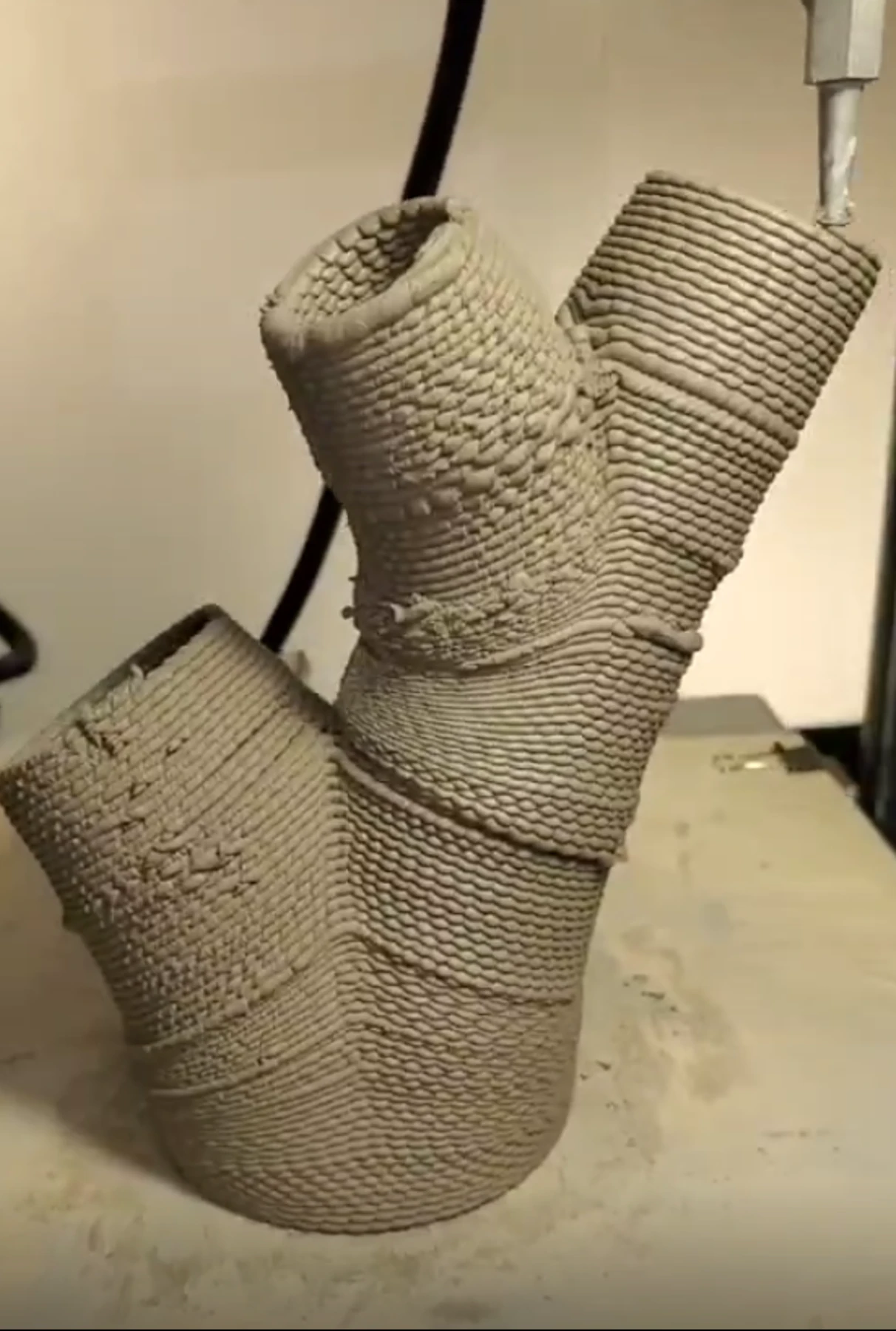 Printed multi-branched clay structure without support or infill