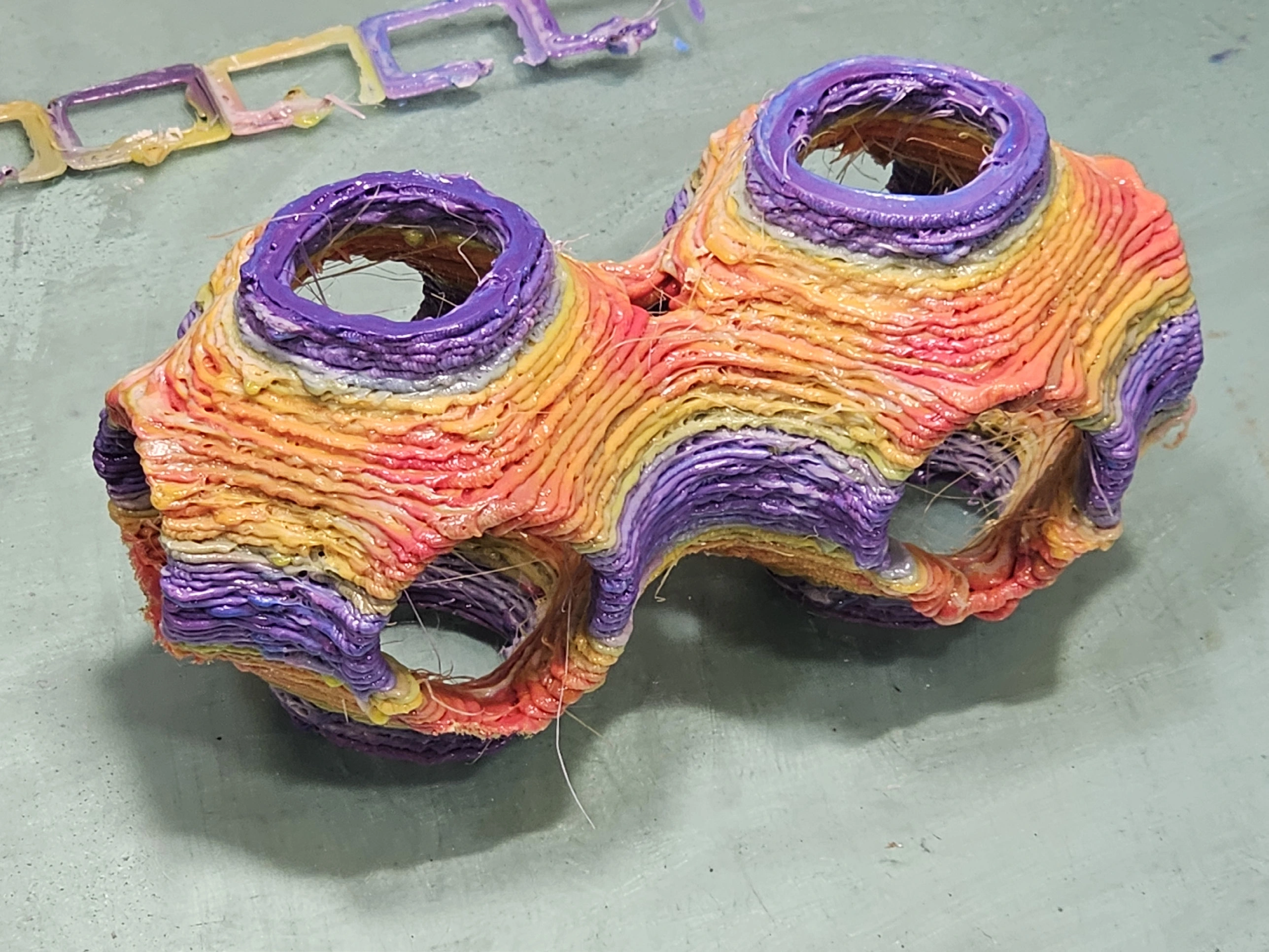 Printed porous cells with purple, orange, and yellow material gradients and separate wiping units