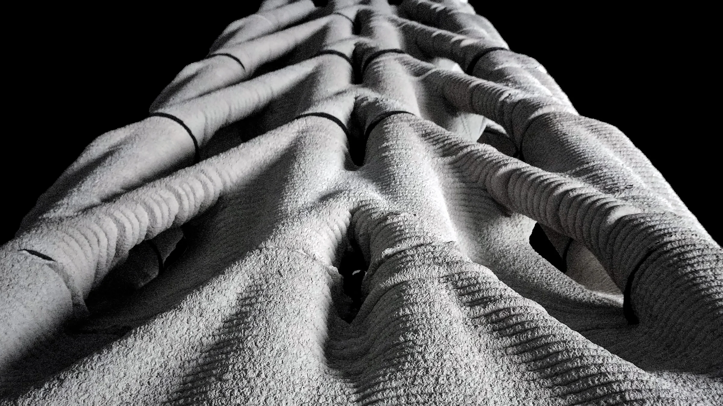 Layered concrete surfaces of the Diamanti canopy