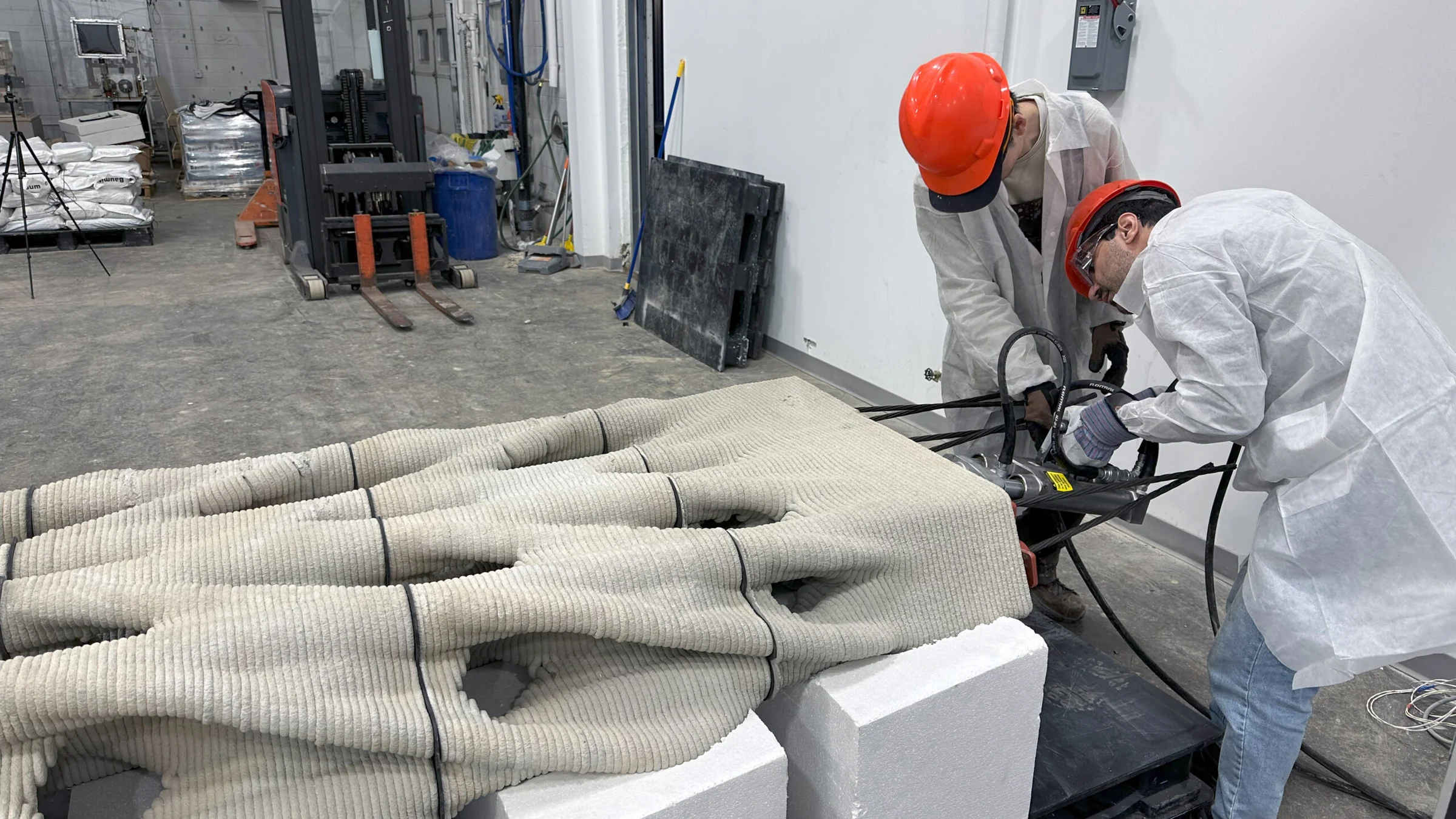Diamanti: 3D-Printed, Post-Tensioned Concrete Canopy — Printing and assembly 5