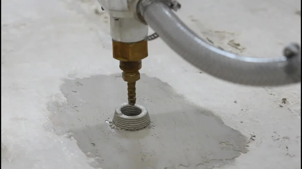 CERA III depositing a clay prototype with a robot-mounted auger extruder