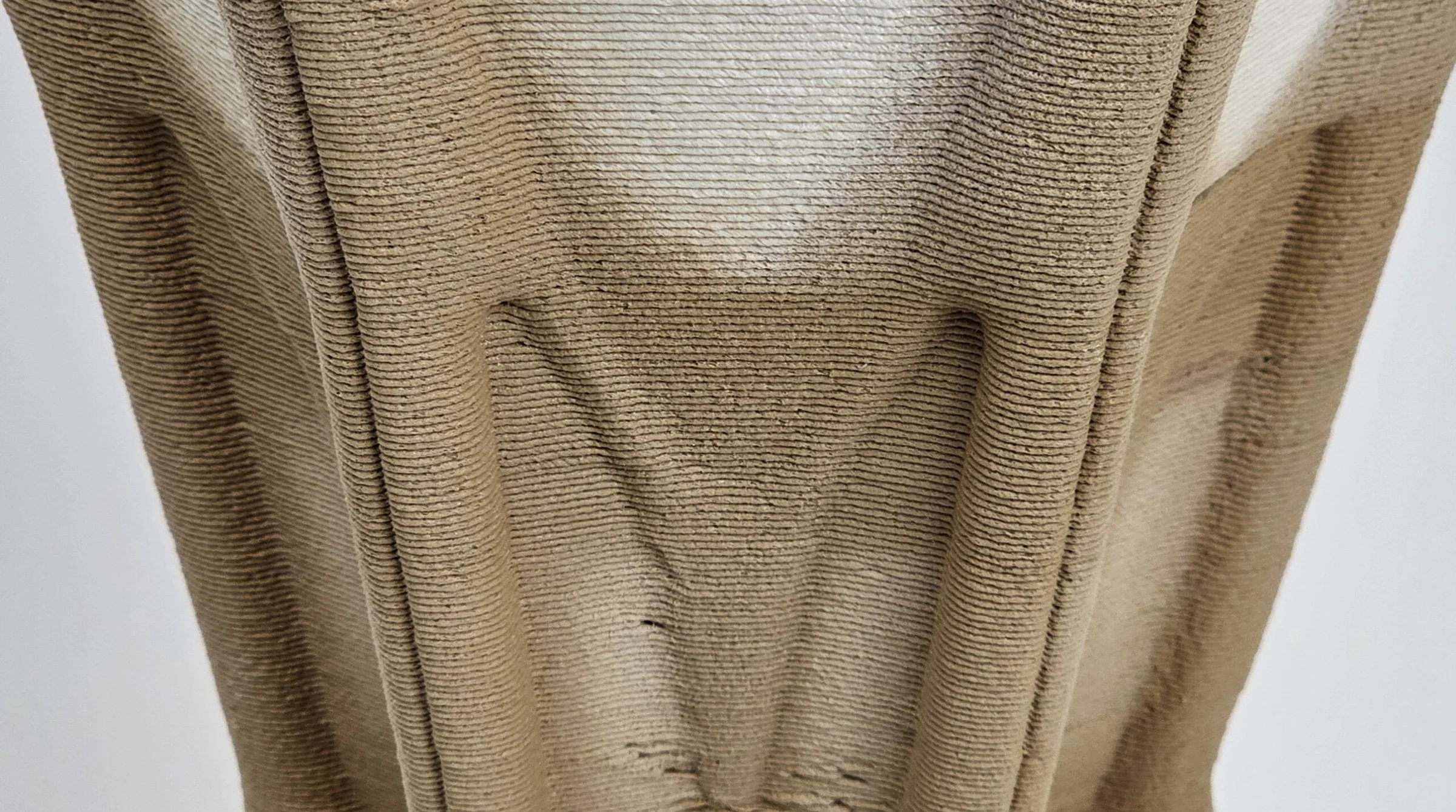Single-nozzle printed object with a continuous material gradient