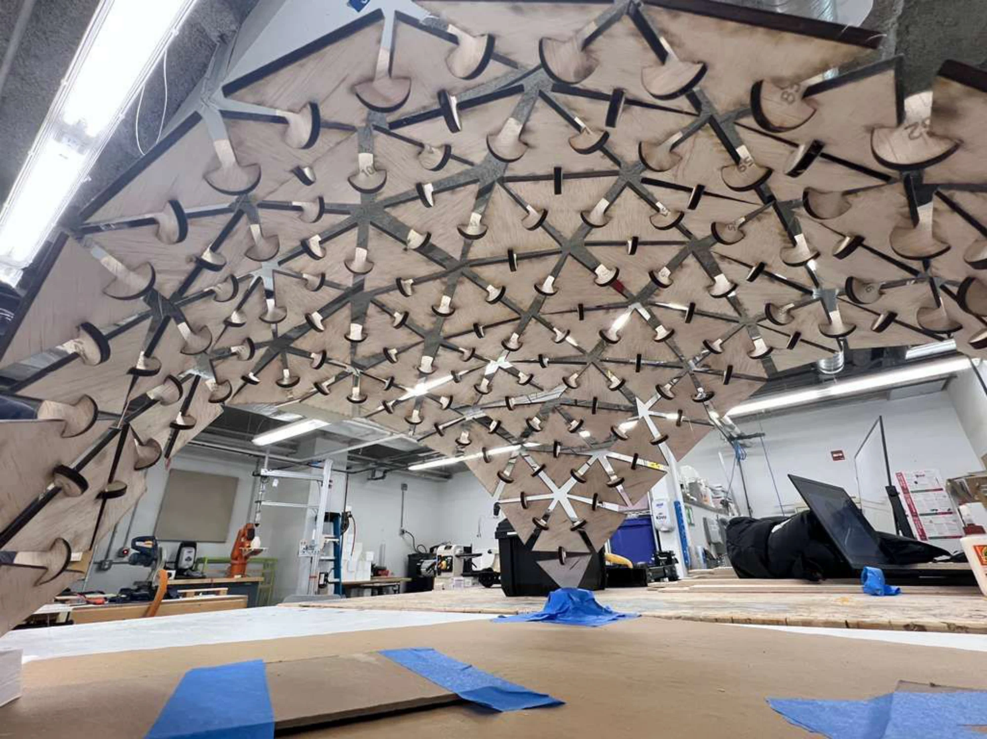 Ajeonna Lee, Tanawan Vetchaya, and Gwenaelle Rauscher — interior view of the shell surface and interlocking joints